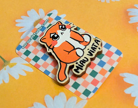 Miau viata pin lemn